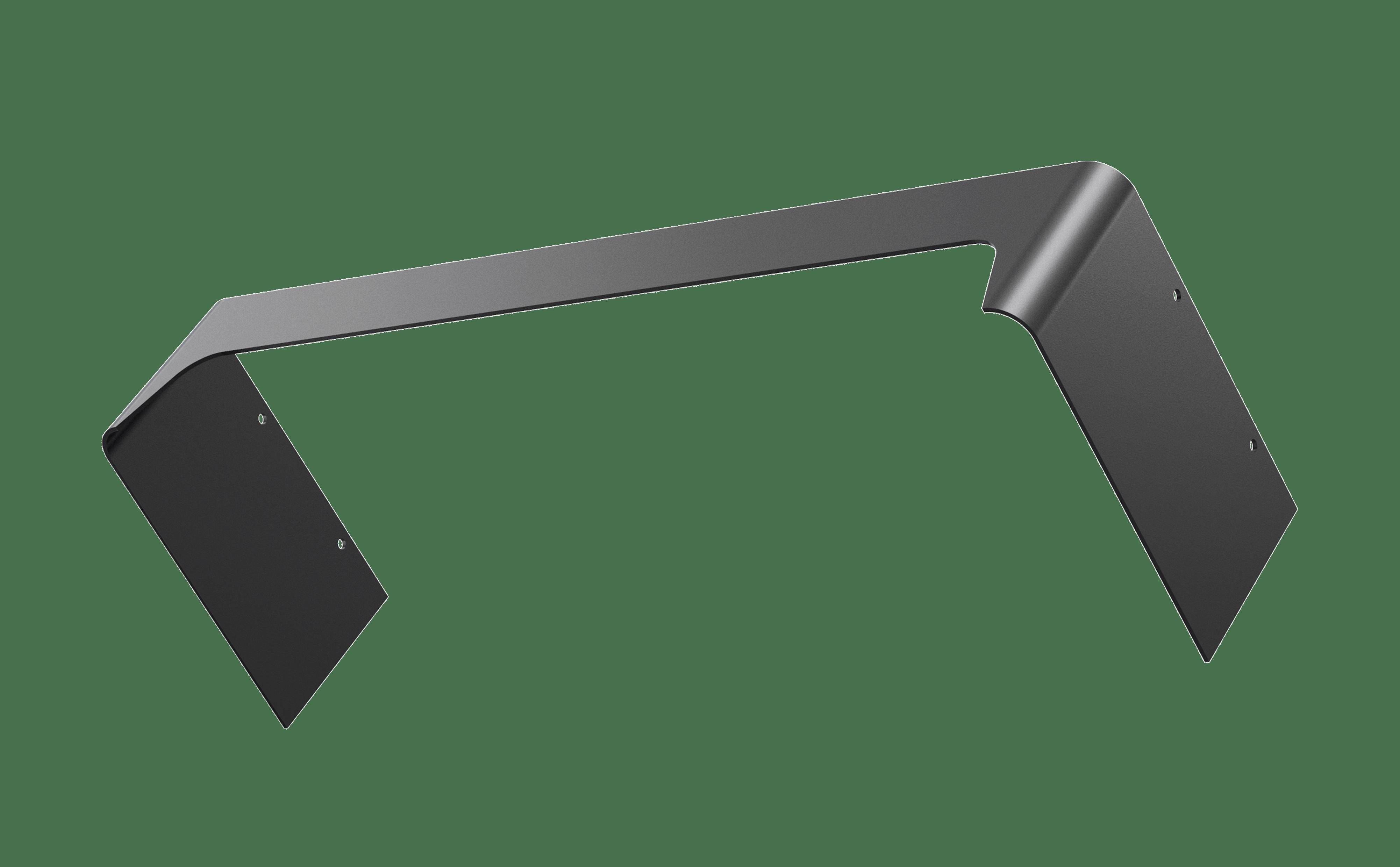 Schwarze, gebogene Metallplatte in Form eines rechteckigen Rahmens vor einem grünen Hintergrund.