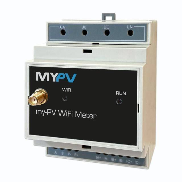 Ein 'my-PV WiFi Meter', ein Gerät zur Energiemessung, zeigt Anschlüsse oben und eine Anzeige mit 'WIFI' und 'RUN' LEDs vorne.