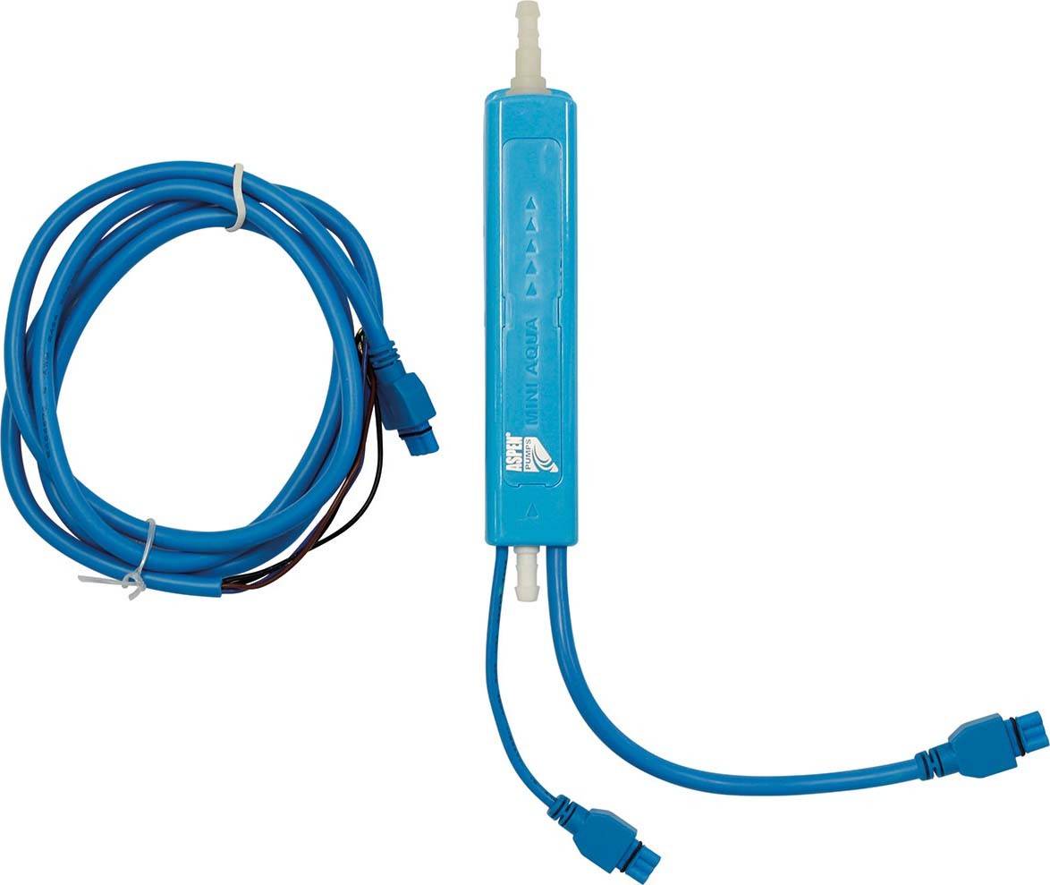 Blauer Inline-Wasserfilter mit langen Schläuchen und Anschlüssen an beiden Enden, geeignet für den Einsatz in Wohnmobilen oder Wohnwagen.