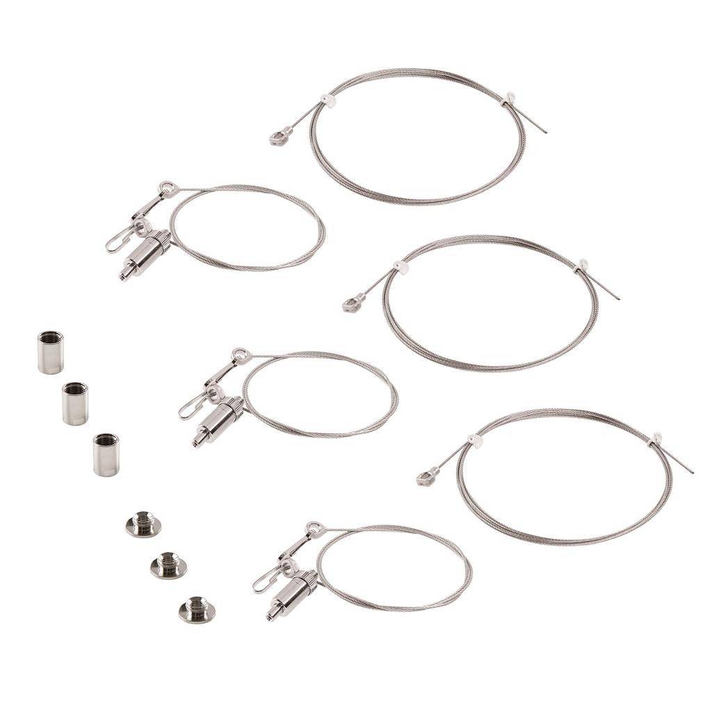 Mehrere silberne Stahlseile mit verschiedenen Durchmessern und Befestigungselementen. Geeignet für Installationen oder Aufhängungen.