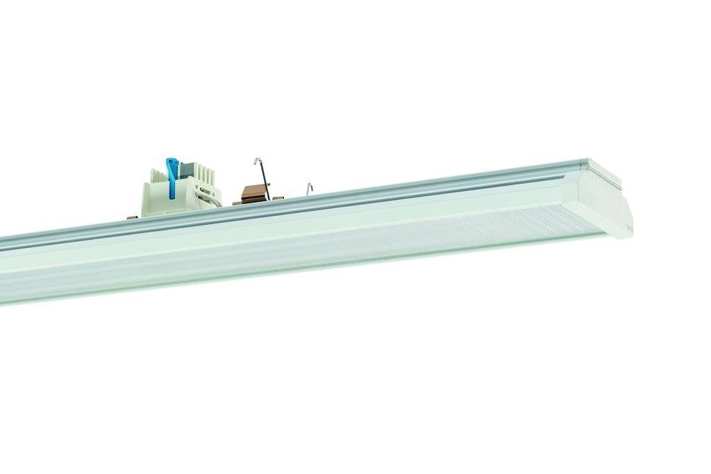 Eine moderne LED-Leuchtstoffröhre in einem weißen Gehäuse, geeignet für die Deckenmontage in einem Büro- oder Gewerberaum.