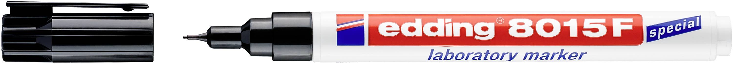 Ein schwarzer Permanentmarker mit abgenommener Kappe, zeigt die Aufschrift 'edding 8015F laboratory marker' auf dem weißen Schaft.