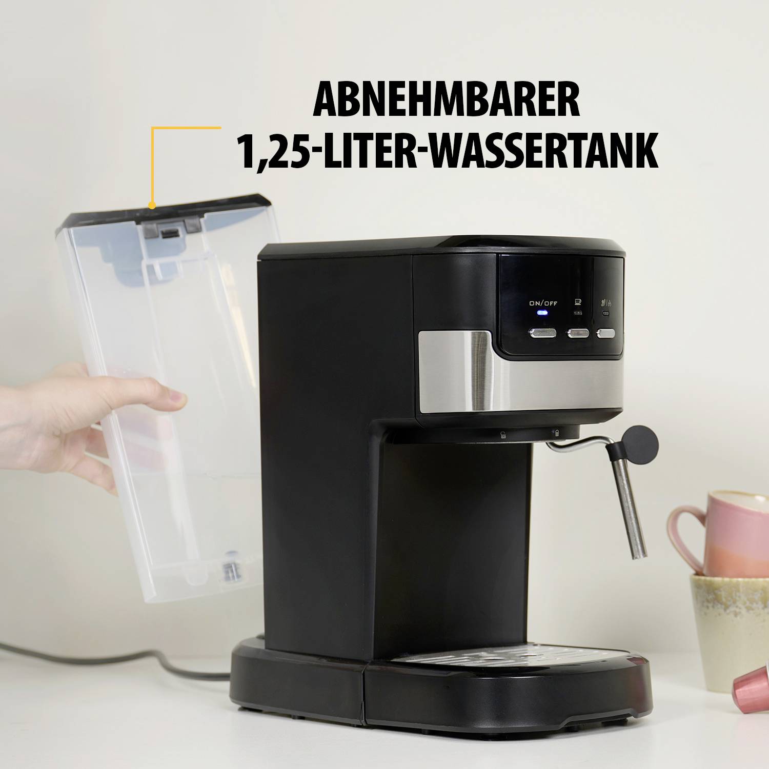 Kaffeemaschine mit abnehmbarem 1,25-Liter-Wassertank.