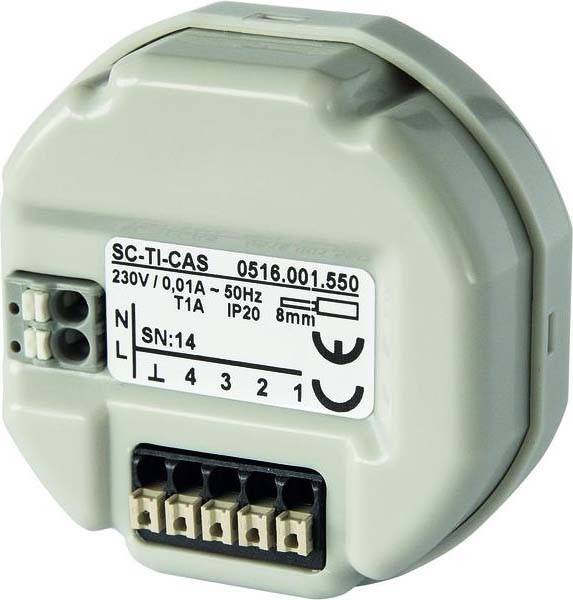 Weißer elektrischer Adapter mit Beschriftung '230V / 0,01A - 50Hz T1A IP20 8mm', fünf Steckplätze unten, Modellnummer oben.