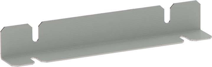 Graues, rechteckiges Metallteil mit ausgestanzten Kanten und Schlitzen, möglicherweise ein Montageelement für industrielle Anwendungen.