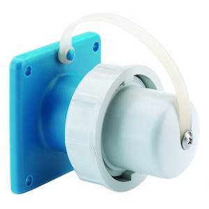 Ein blaues, rechteckiges Ventil mit einem weißen Griff und einem biegsamen, transparenten Band oben. Das Ventil ist an einer Wand befestigt.