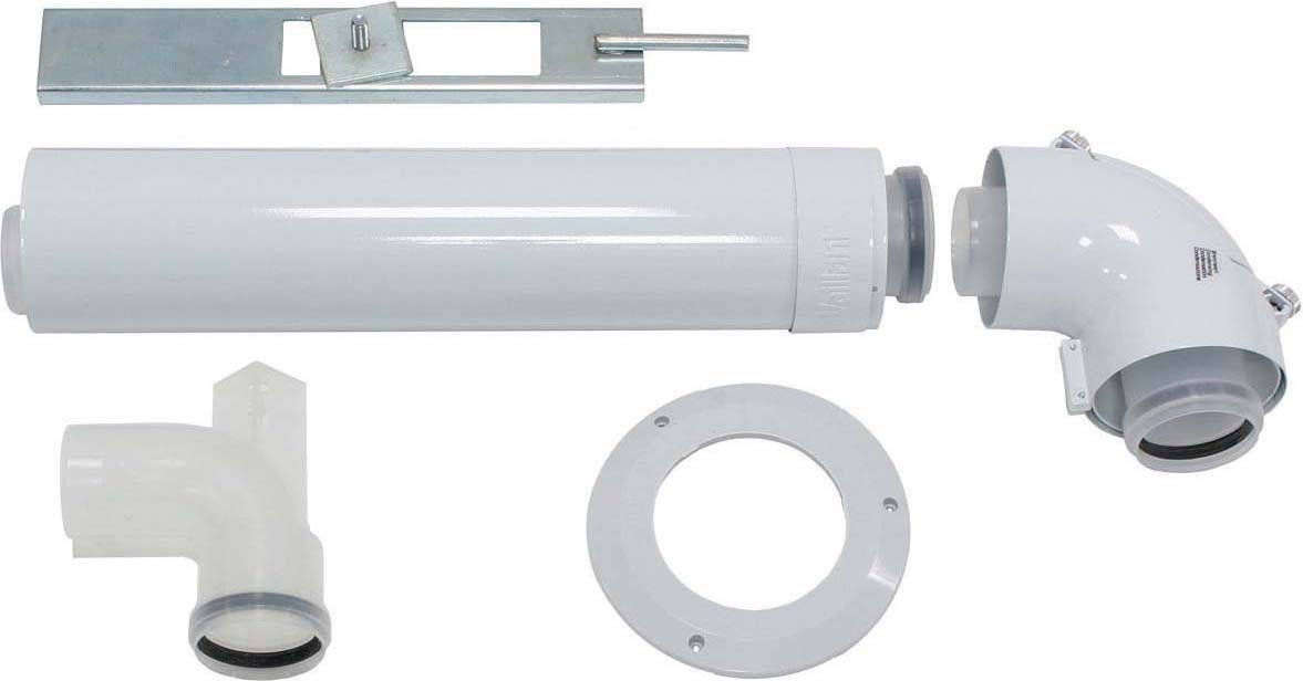 Die Abbildung zeigt ein Set aus weißen Kunststoffrohren mit Verbindungsstücken und einer Metallhalterung, möglicherweise für Sanitärzwecke.