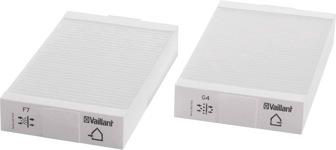 Zwei Luftfilter der Marke Vaillant, Modell F7 und G4, nebeneinander angeordnet, jeweils rechteckig und weiß, geeignet für Lüftungssysteme.