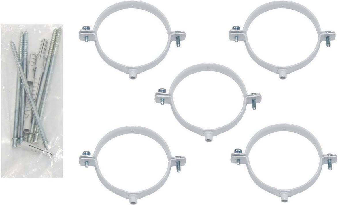Fünf weiße Rohrschellen und Schrauben zur Befestigung auf einer Fläche verteilt.