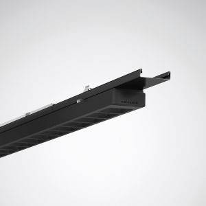 Ein schwarzes, rechteckiges LED-Lichtsystem, das an einer Decke montiert ist, mit einem schlanken und modernen Design.