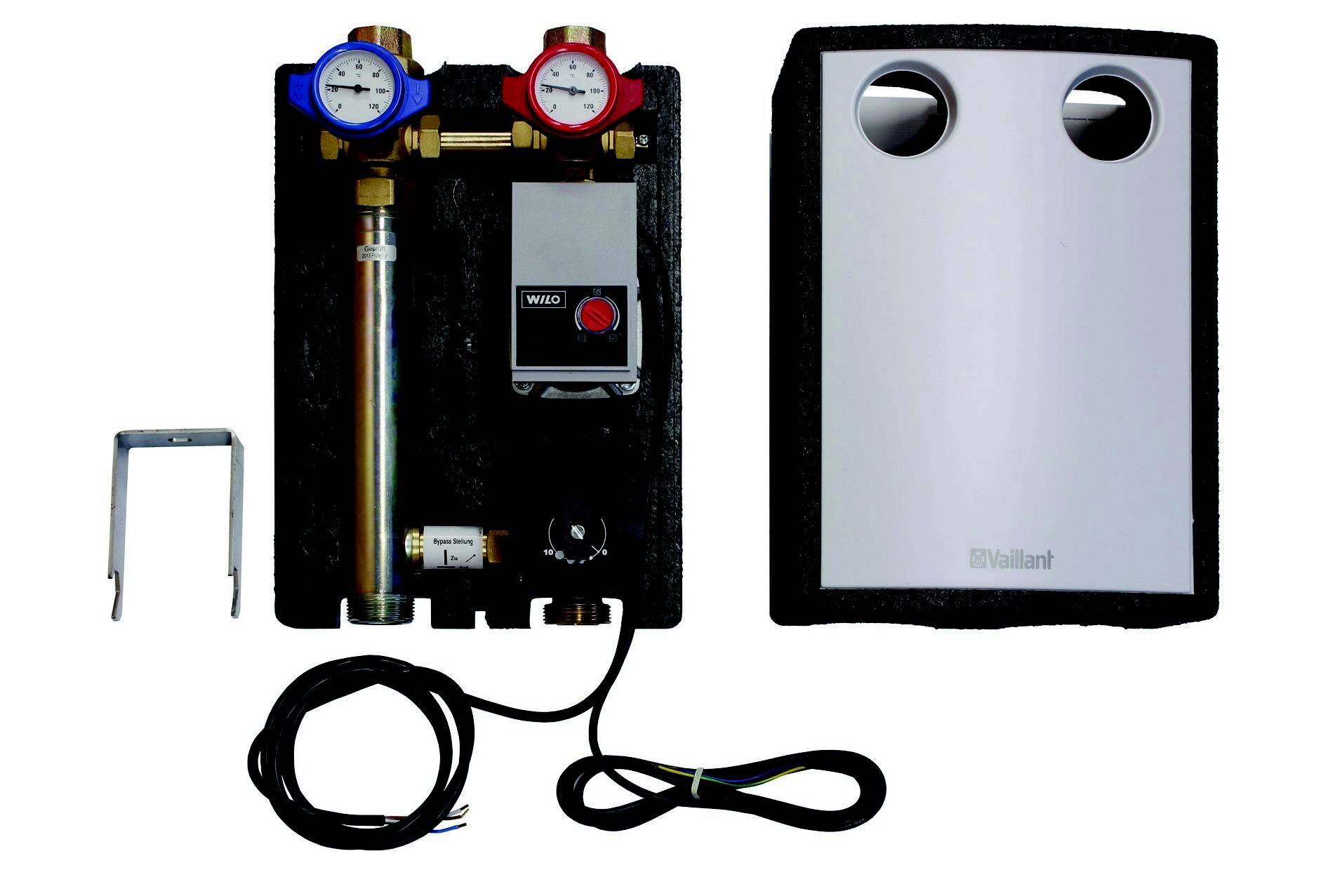 Heizungszubehör-Set mit Wärmetauscher, Manometer und Bedienungseinheit, ideal für Wohngebäude-Wärmesysteme.