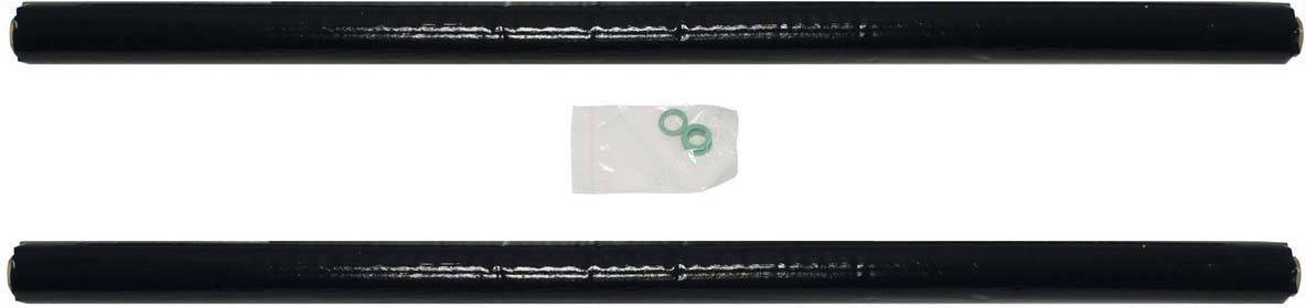 Zwei schwarze Stangen mit einer kleinen Plastiktüte dazwischen, die zwei grüne O-Ringe enthält.
