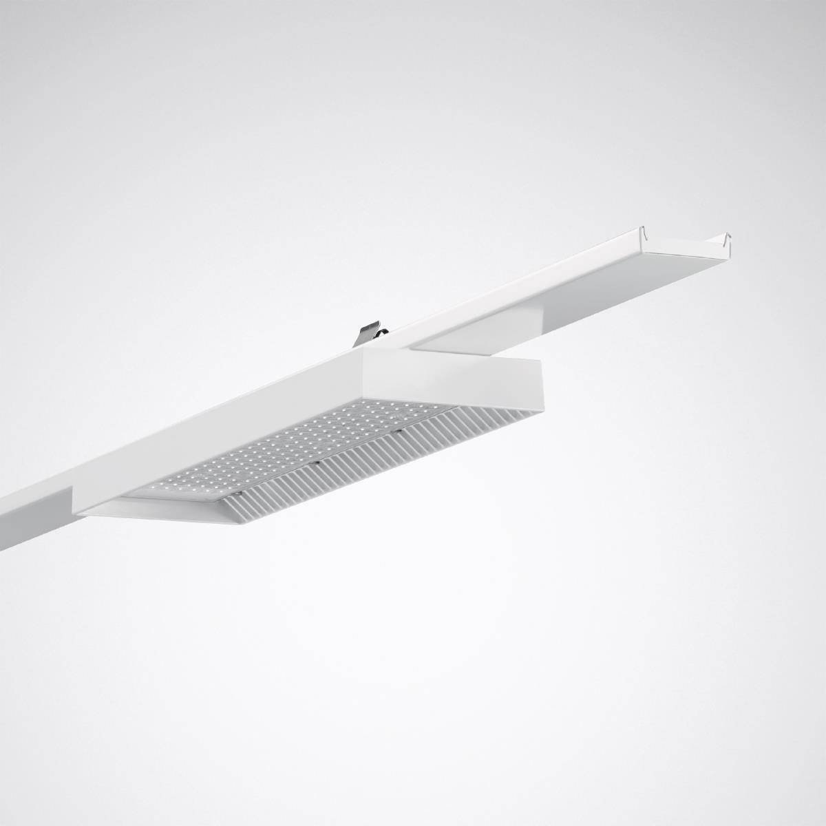 Eine moderne, rechteckige Deckenleuchte mit minimalistischer Gestaltung und hellem, gleichmäßigem Licht, von der Decke hängend.