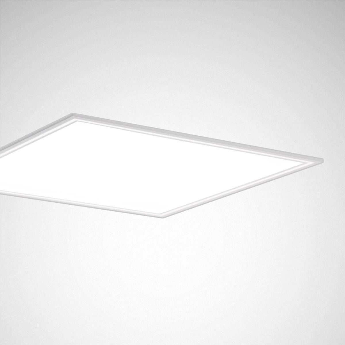 LED-Deckenleuchte in quadratischer Form an einer weißen Decke, strahlt helles, gleichmäßiges Licht aus. Energiesparend und modern.