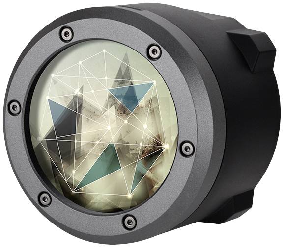 Kamera mit geometrischem Muster auf der Linse, Darstellung von Technologie oder Innovation. Rundes Gehäuse mit Schrauben.