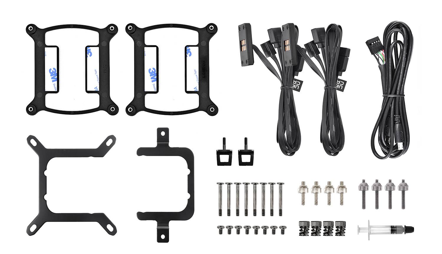 Montage-Kit und Kabel für PC-Kühlerinstallation, inklusive Schrauben, Halterungen und Wärmeleitpaste.