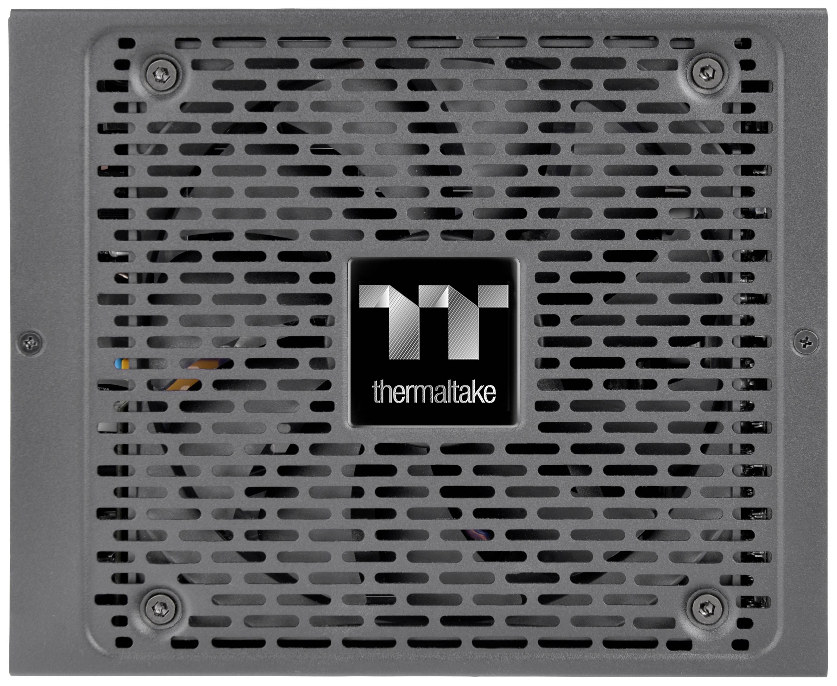 Grau-schwarzes Computer-Netzteil von Thermaltake mit Lüftergitter. Markenlogo in der Mitte.