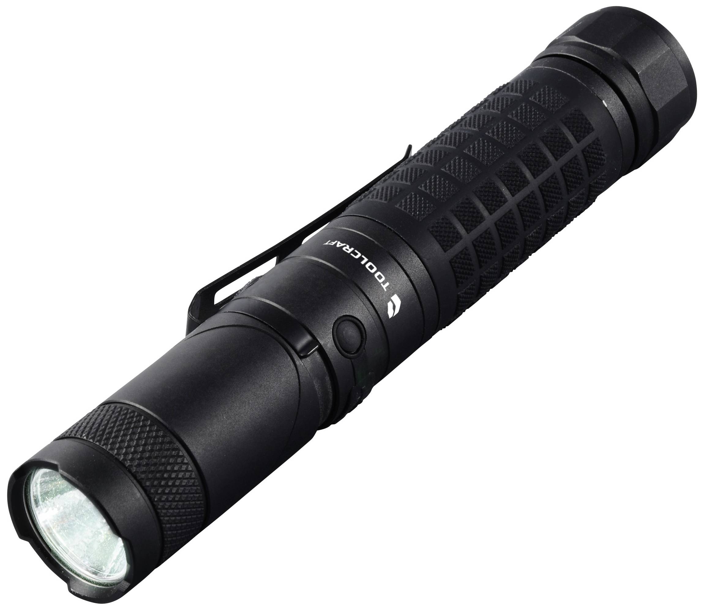 Schwarze Taschenlampe mit geriffeltem Griff und Clip, auf einer schrägen Position, zeigt eingeschaltete LED-Leuchte.