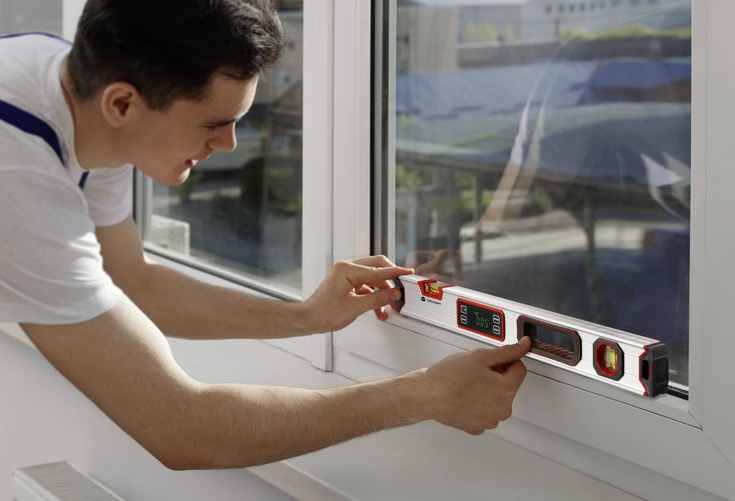 TOOLCRAFT TO-9469539 Digitale Wasserwaage mit Magnet 600mm 360° 1.0 mm/m