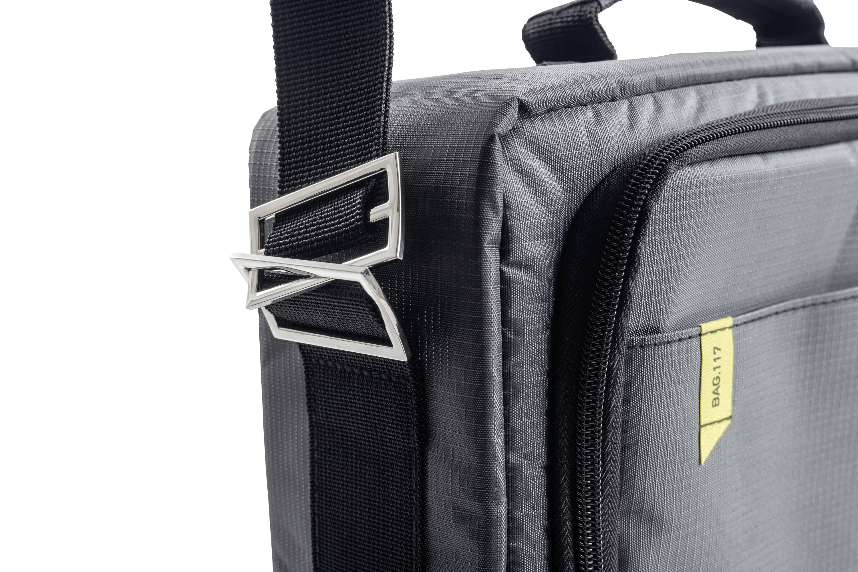 Graue Tasche mit schwarzem Trageriemen und gelbem Akzent. Reißverschluss und verstellbare Schnalle sichtbar.