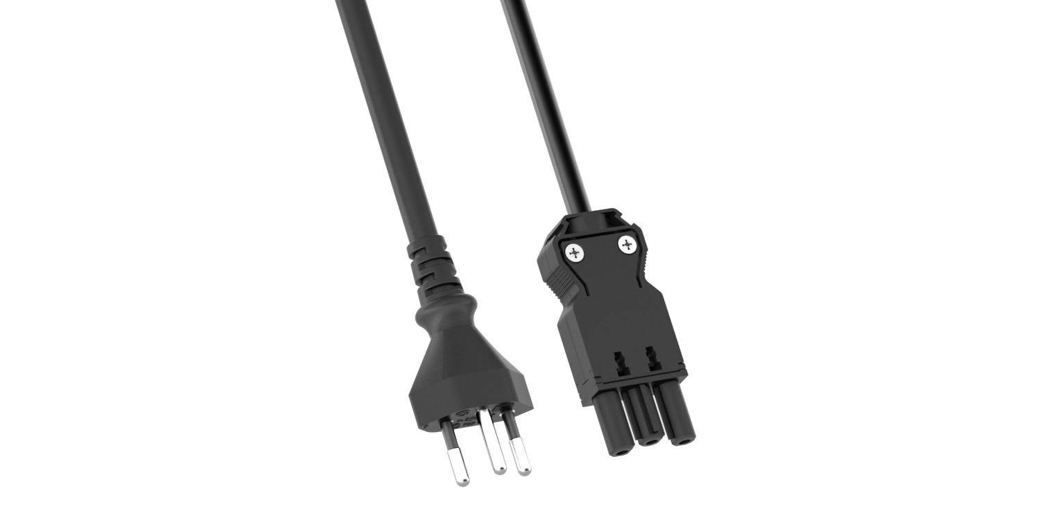 Netzkabel mit Netzstecker auf der linken Seite und abgewinkeltem Gerätestecker (C5) auf der rechten Seite, schwarz.