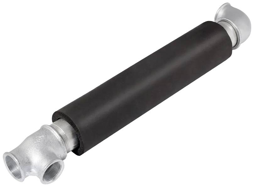 Metallrohr mit schwarzem Isolierschlauch, silberne Endstücke, dient zur Wärmeisolierung in Heizungs- oder Sanitärsystemen.