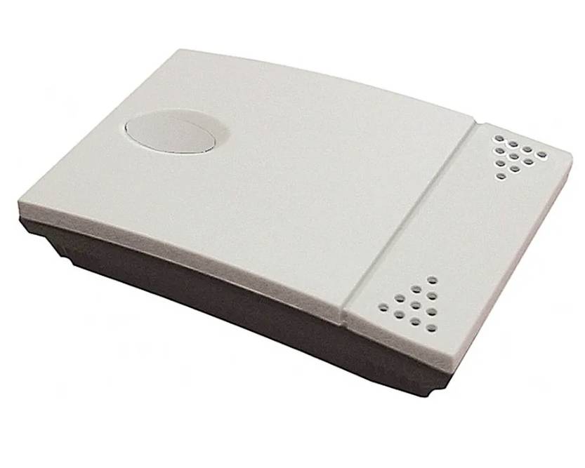 Ein flacher, rechteckiger Scanner mit grauem Gehäuse und Belüftungslöchern, geeignet für den Einsatz auf Schreibtischen.