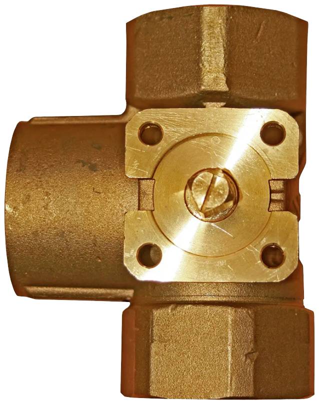 Ein Kupfer-T-Stück mit einem Schraubverschluss in der Mitte, dient zur Verbindung dreier Rohrleitungen.