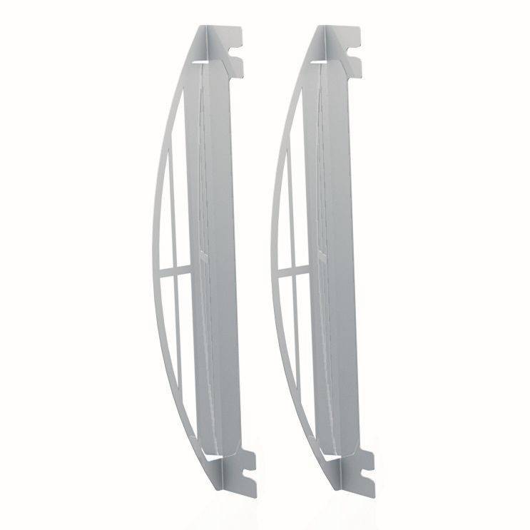 Zwei weiße, gebogene Halterungen für einen Heizkörper. Sie sind aus Metall und haben eine gitterartige Struktur.
