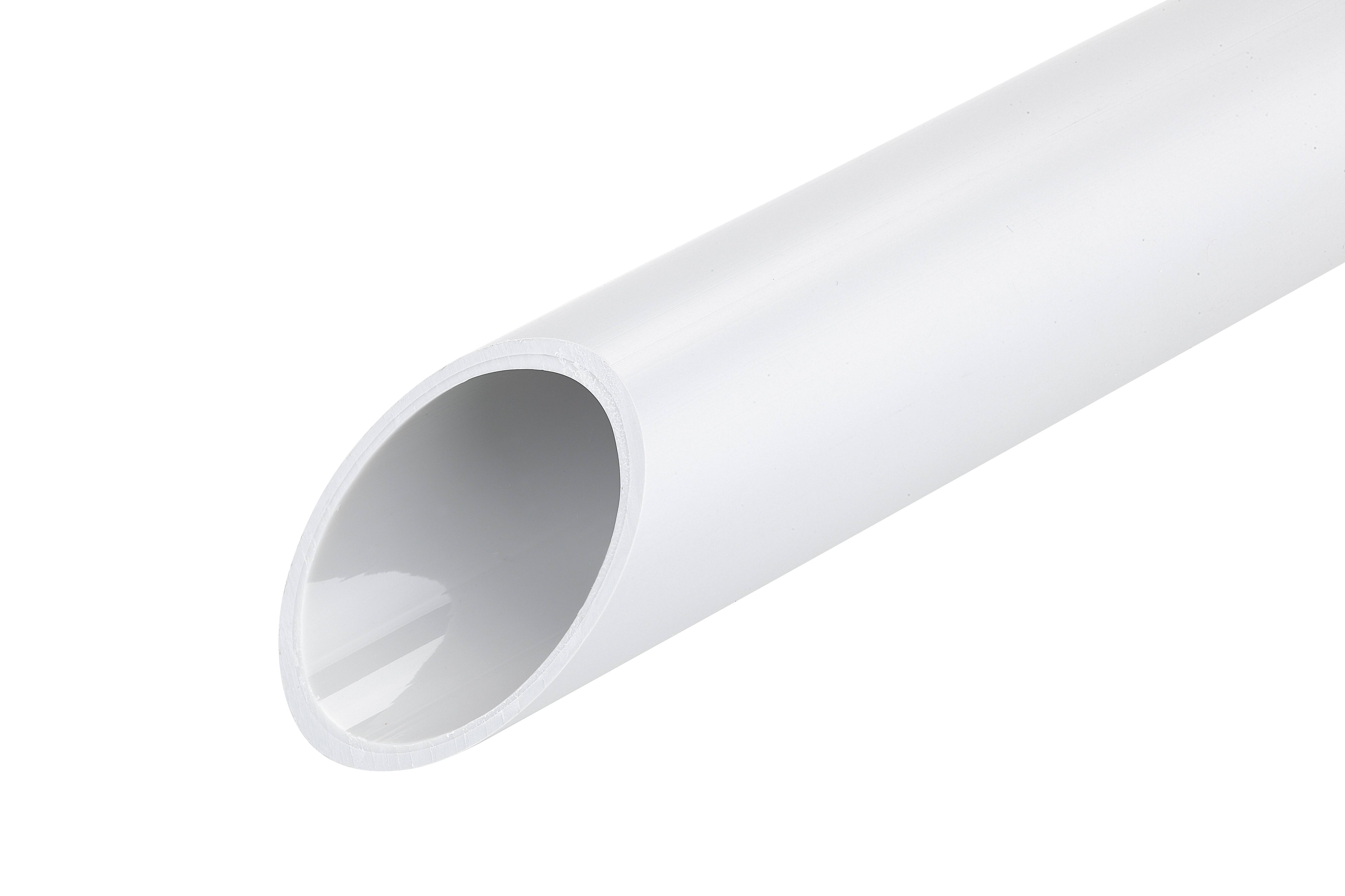 Weiße, runde Kunststoffröhre mit spiegelnder Innenseite, die diagonal in das Bild ragt.