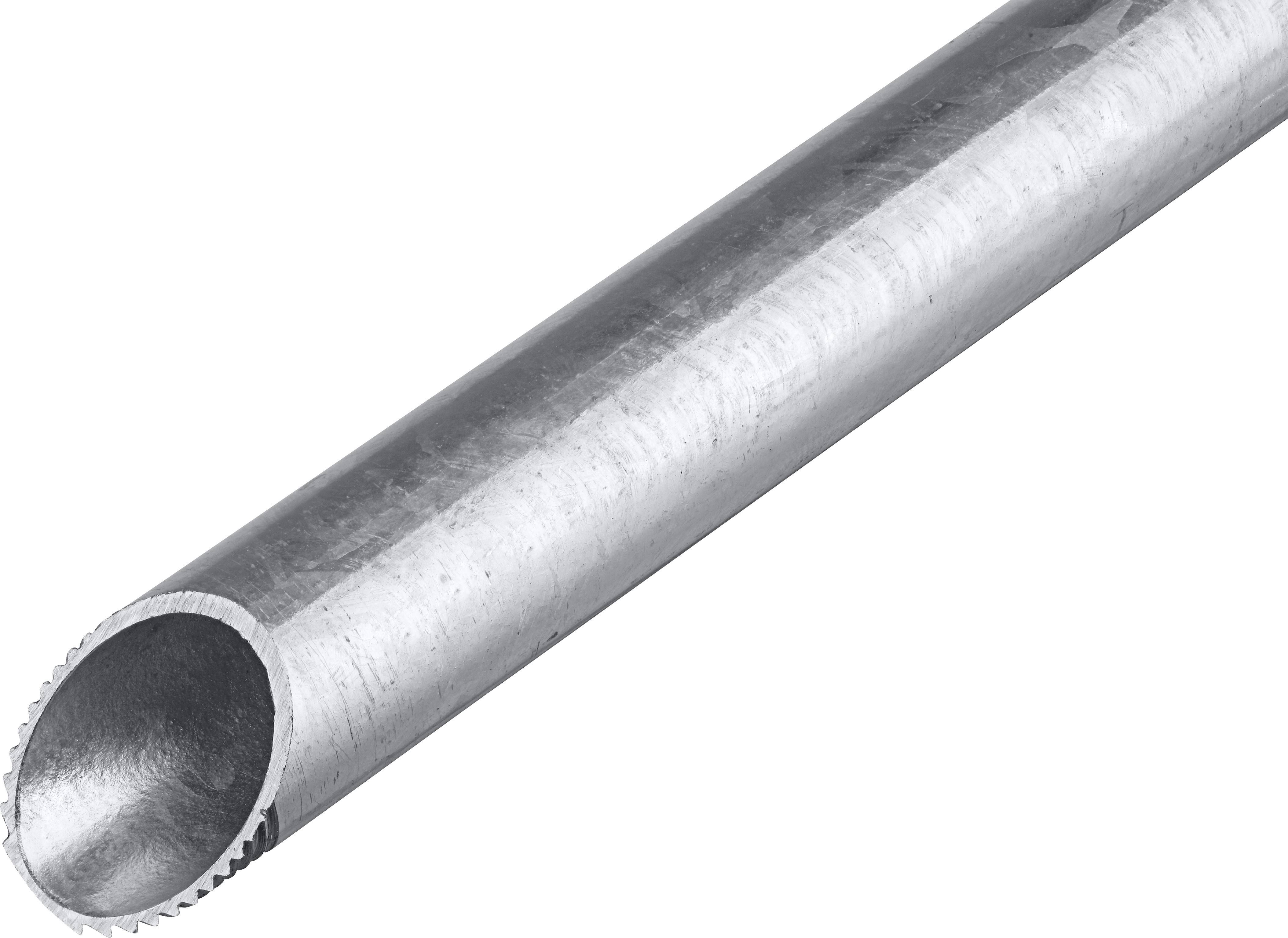 Ein silbernes Metallrohr mit offenem Ende zeigt seine runde Form und glatte Oberfläche.