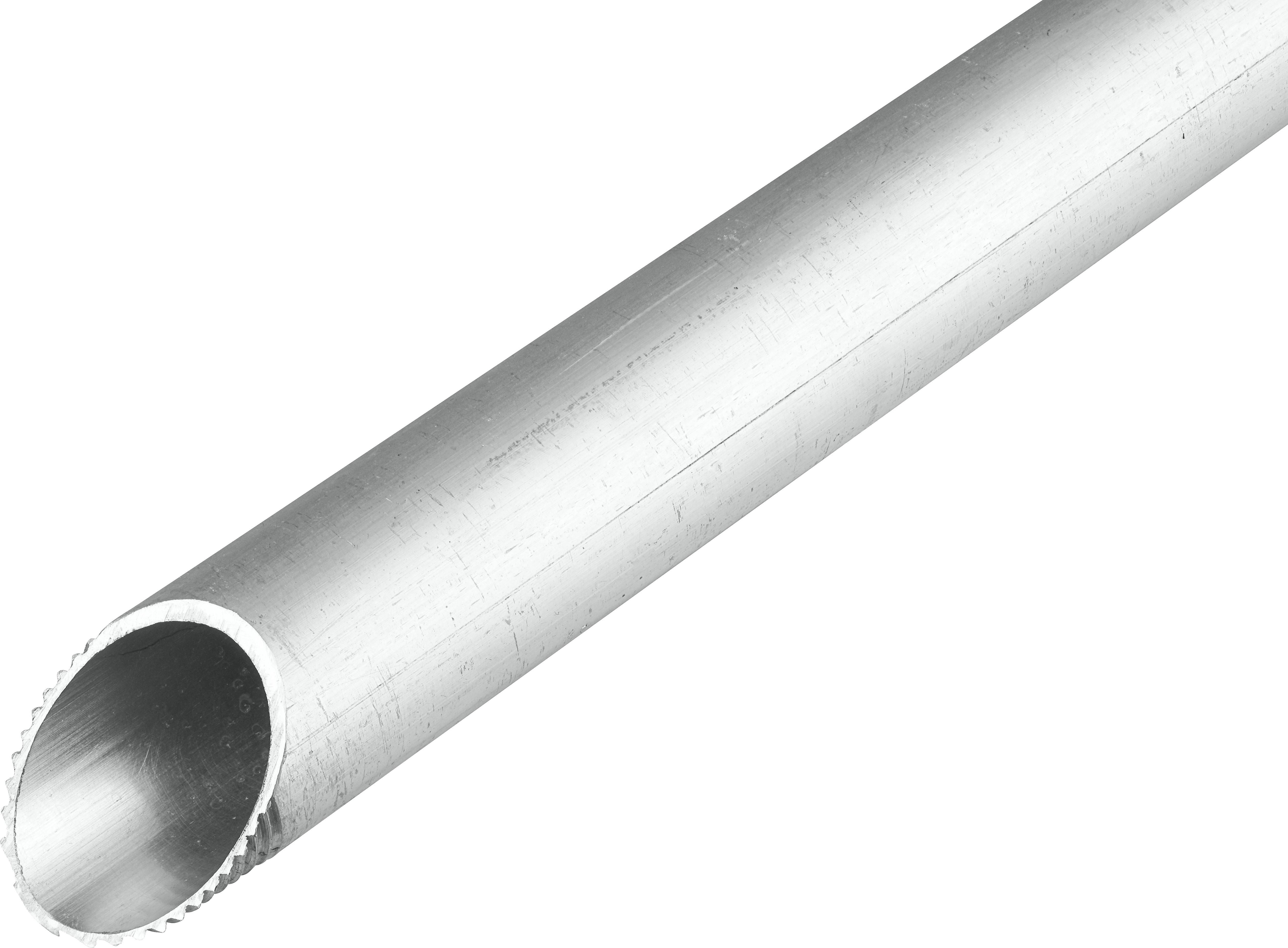 Metallrohr aus Aluminium, schräg liegend, mit glatter Oberfläche und offenem Ende.