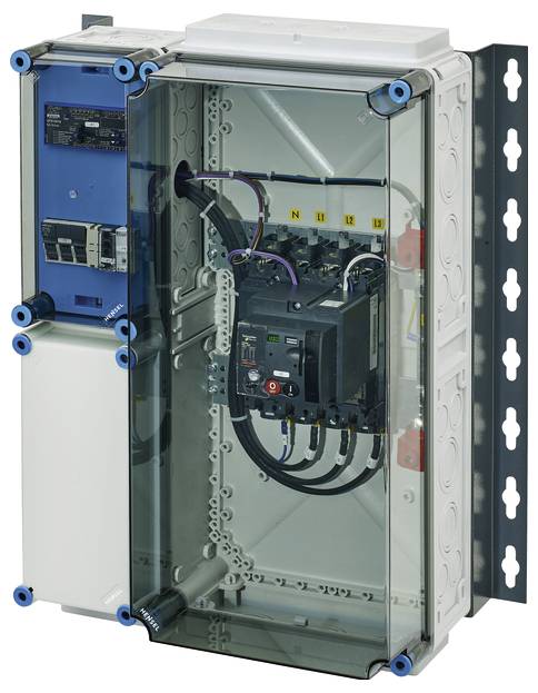 Durchsichtiger elektrischer Schaltschrank mit blauer und schwarzer Verkabelung, Hauptschalter und Beschriftungen im Inneren.