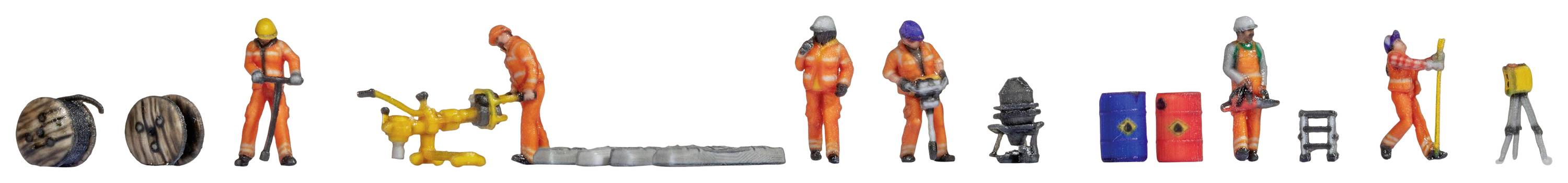 Miniaturfiguren von Bauarbeitern in orangefarbener Arbeitskleidung, die verschiedene Werkzeuge und Maschinen bedienen oder inspizieren.