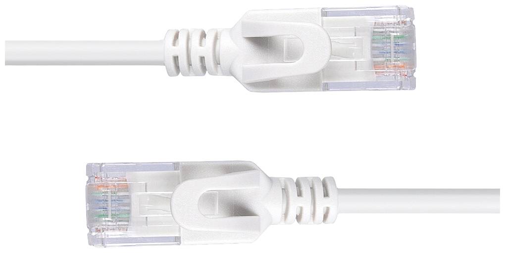 Zwei weiße Ethernet-Kabel mit transparenten Steckern, die farbige Drähte zeigen. Sie sind parallel zueinander ausgerichtet.