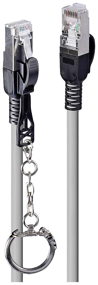 Ein Netzwerkkabel mit einem Handschellen-Anhänger imitiert eine Verbindung. Symbolisiert möglicherweise Sicherheit oder eingeschränkte Freiheit.