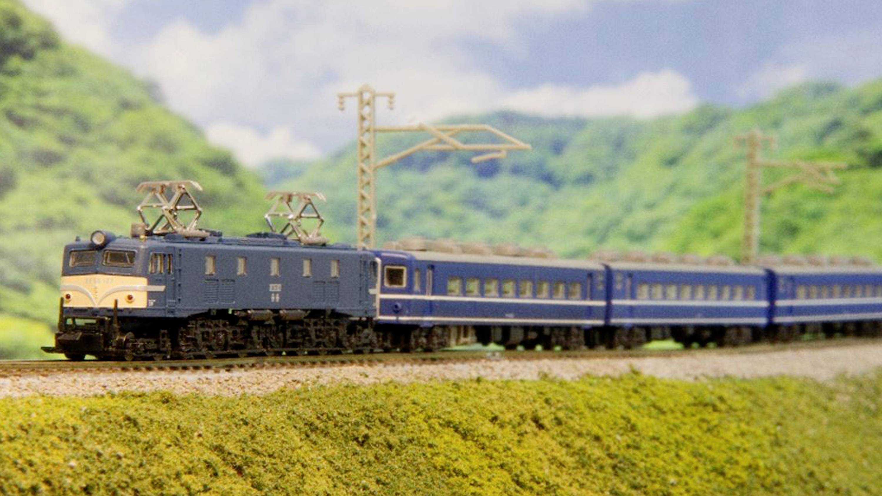 Rokuhan 7297978 Z EF58 Electric Locomotive No. 127, blau