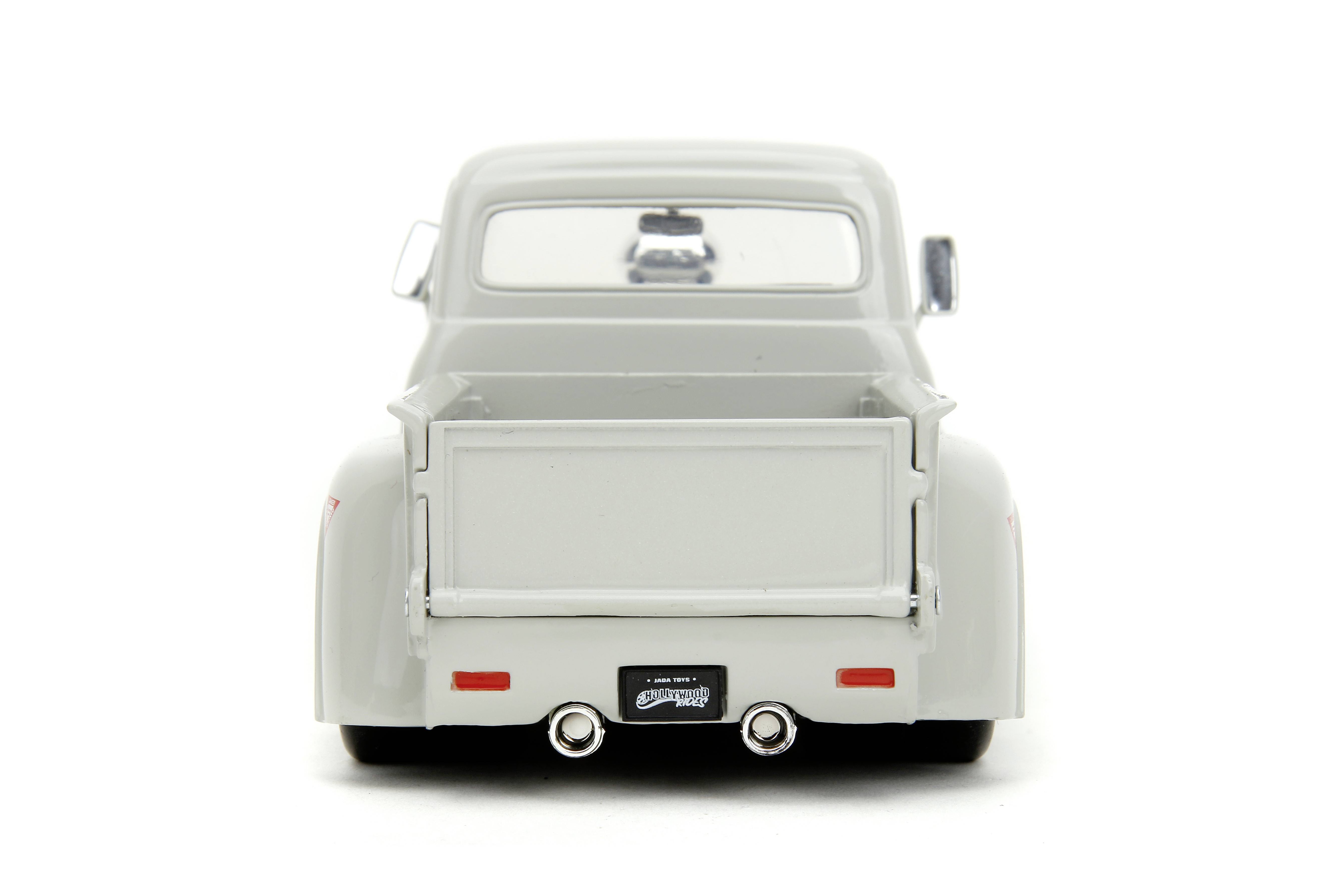 JADA TOYS Street Fighter 1956 Ford Pickup mit Guile Figur Fertigmodell PKW Modell