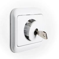 Sudhaus 1574099899 Steckdosenschloss verschieden schließend, erhöhter Berührungsschutz Weiß Sudhaus 1574099899 Steckdosenschloss verschieden schließend, erhöhter Berührungsschutz Weiß