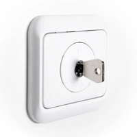 Sudhaus 1574598899 Steckdosenschloss verschieden schließend, erhöhter Berührungsschutz Grau Sudhaus 1574598899 Steckdosenschloss verschieden schließend, erhöhter Berührungsschutz Grau