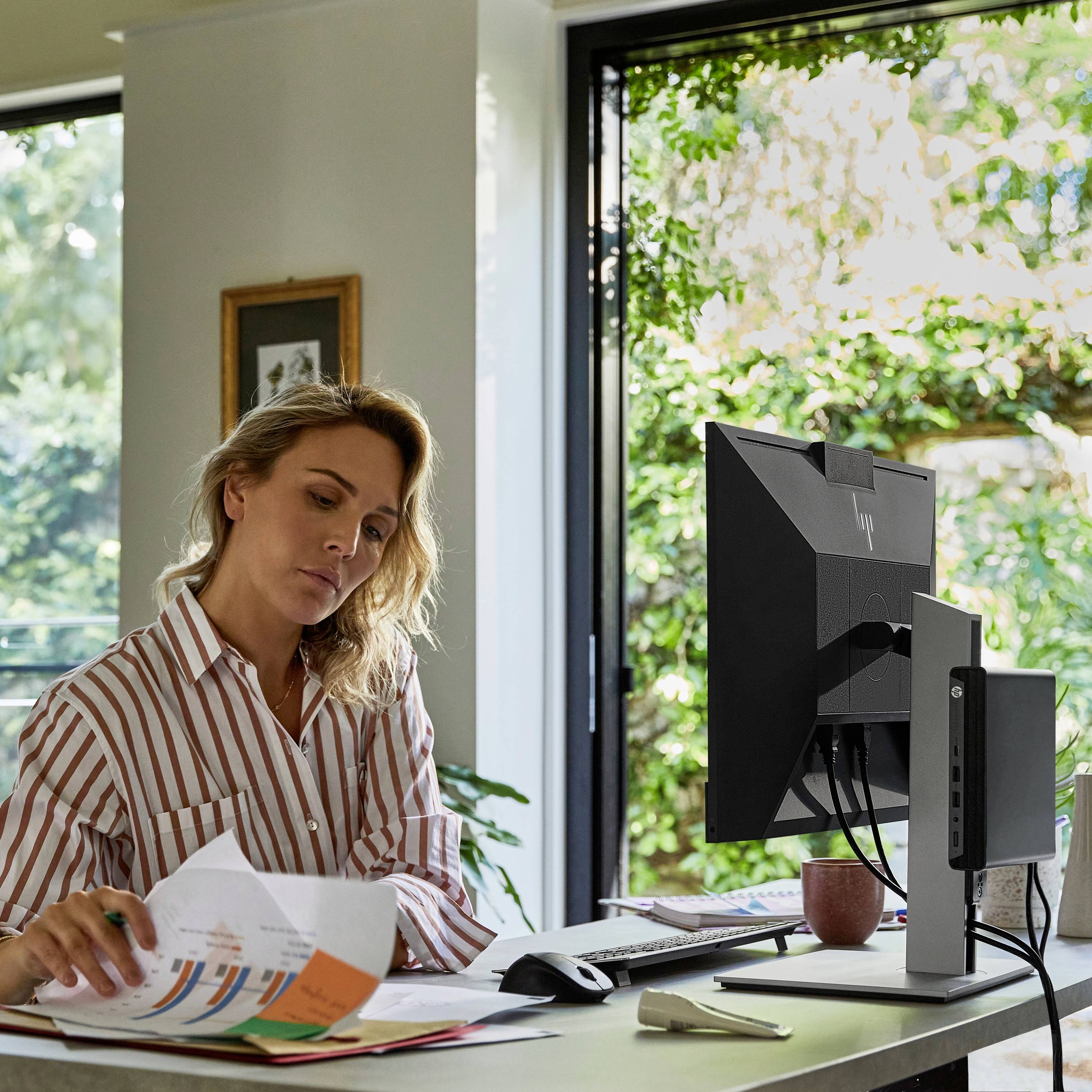 HP Desktop PC Elite Mini 800 G9 Intel® Core™ i7 i7-14700 5.4GHz 16GB RAM 512GB SSD Intel UHD Graphics 770 Win 11 Pro 5M9X7EA#ABD