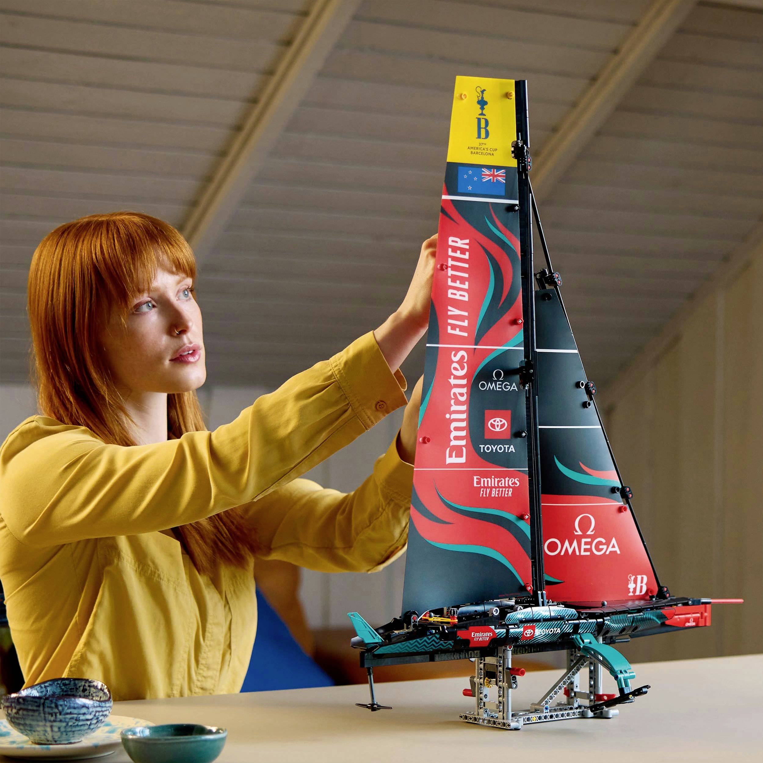 42174 LEGO® TECHNIC Emirates Team New Zealand AC75 Rennjacht