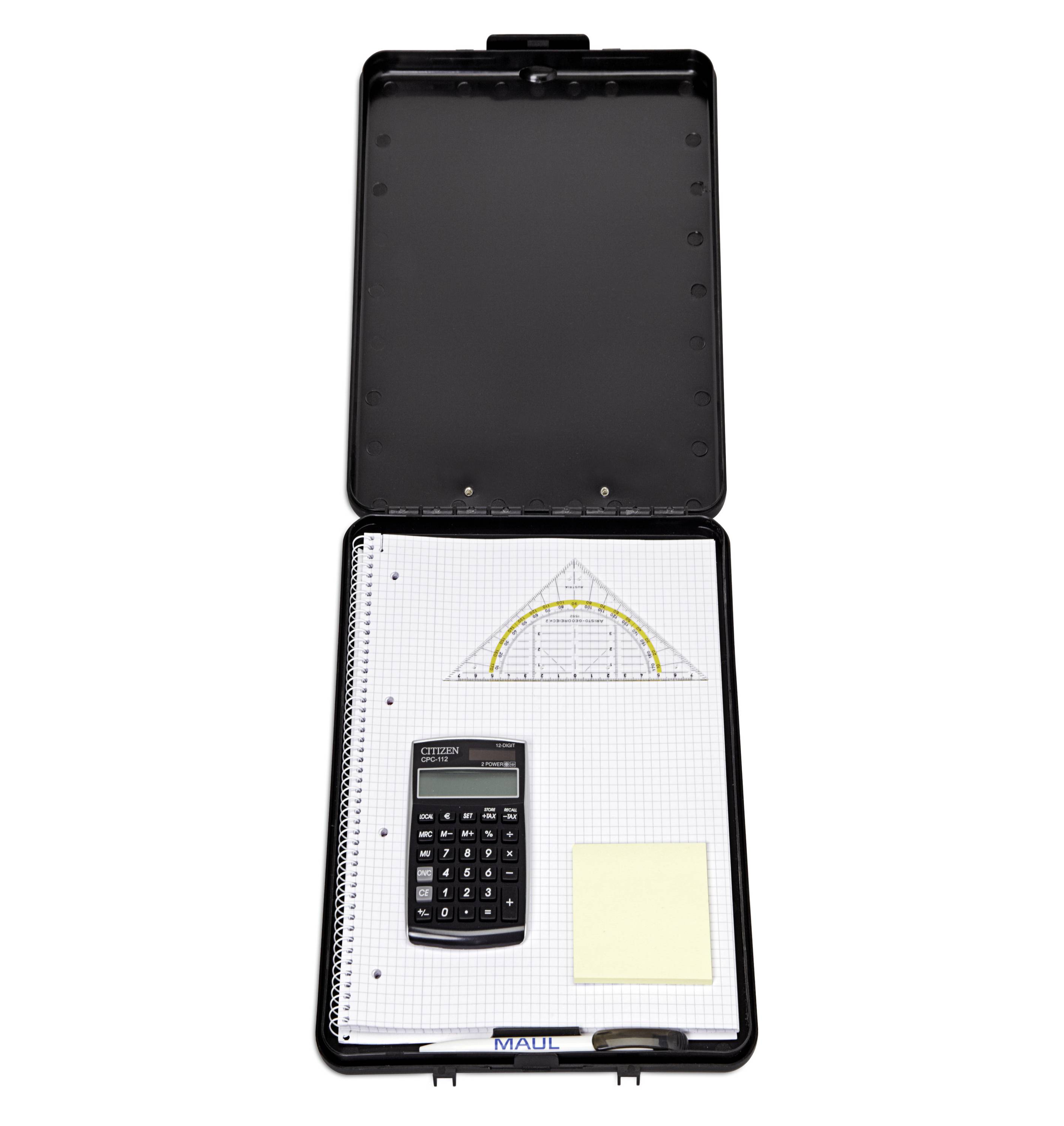 Ein aufgeschlagenes Schreibset mit Notizblock, Taschenrechner, Geodreieck und Haftnotizen, alles in einem schwarzen Etui.