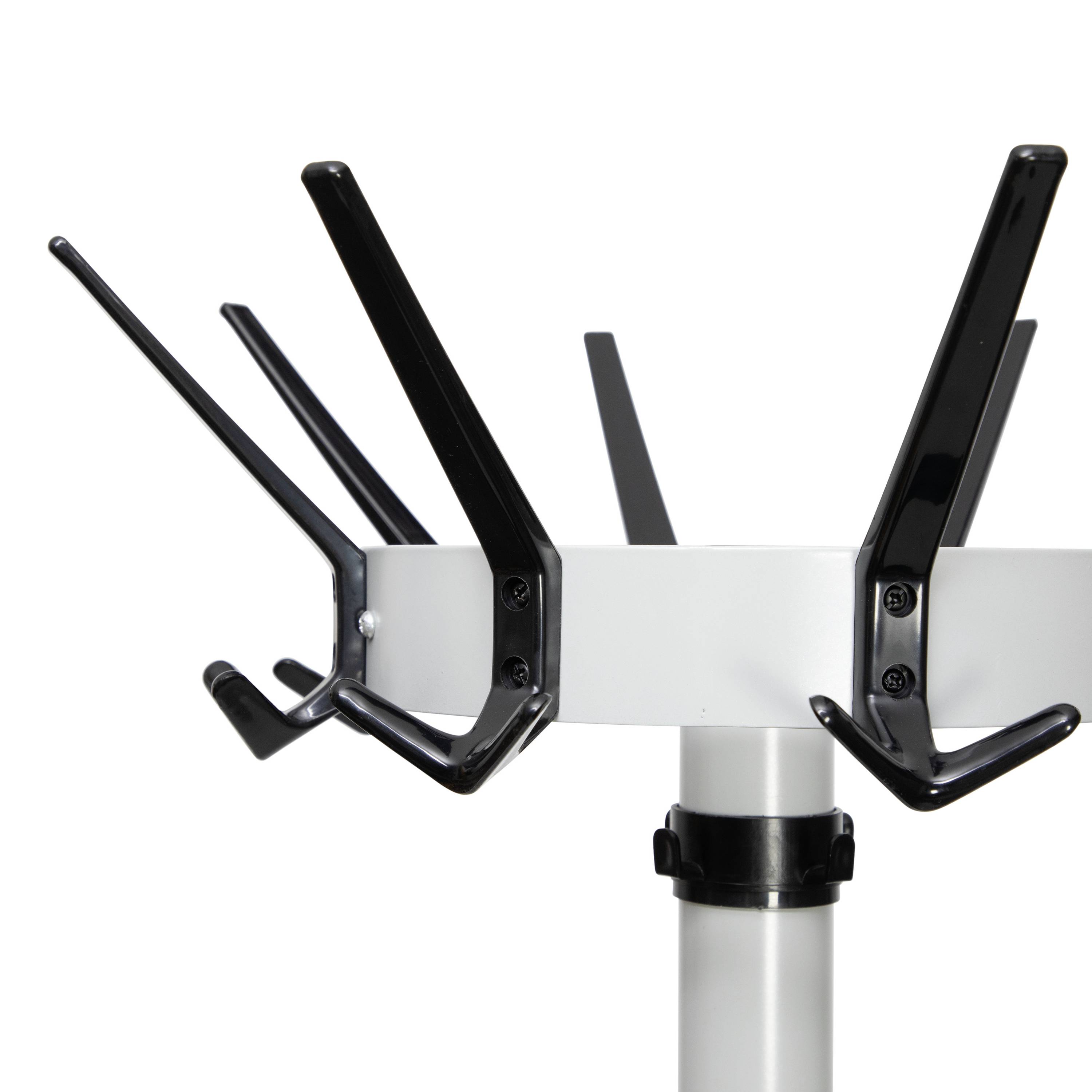 Ein moderner, freistehender Kleiderständer aus Metall mit mehreren Armen zum Aufhängen von Kleidung oder Accessoires.