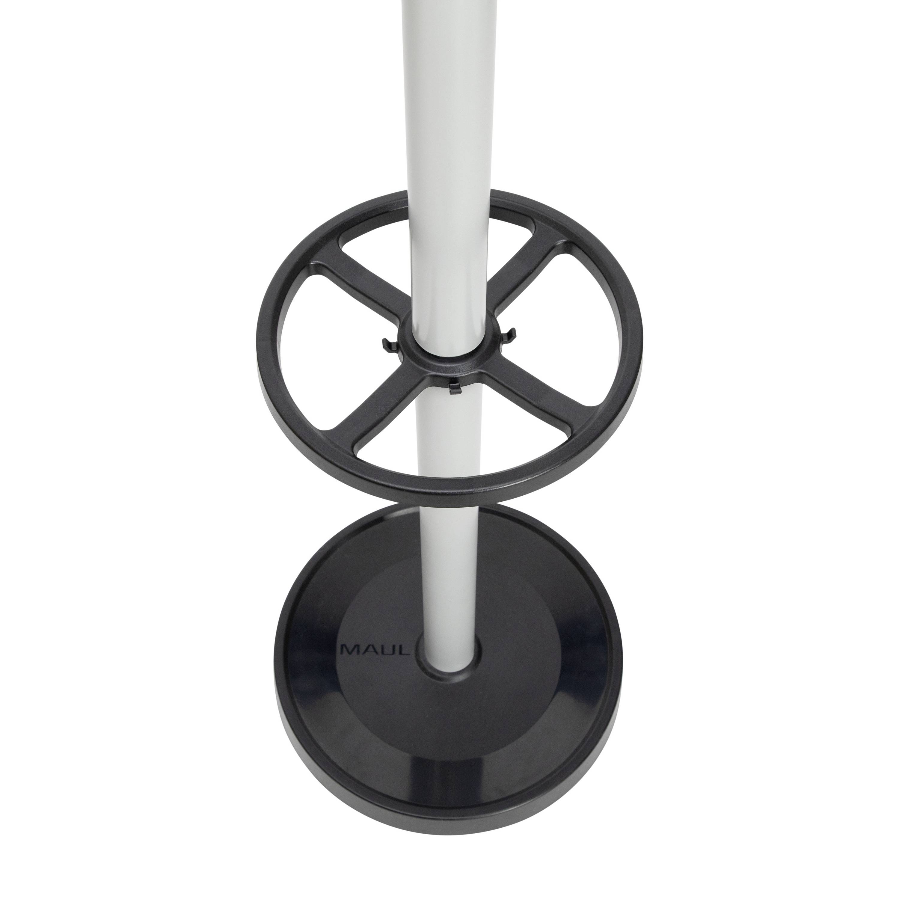 Ein papierweißer, vertikaler Metallständer mit schwarzem Ring und runder Basis. Markenname 'MAUL' unten sichtbar.