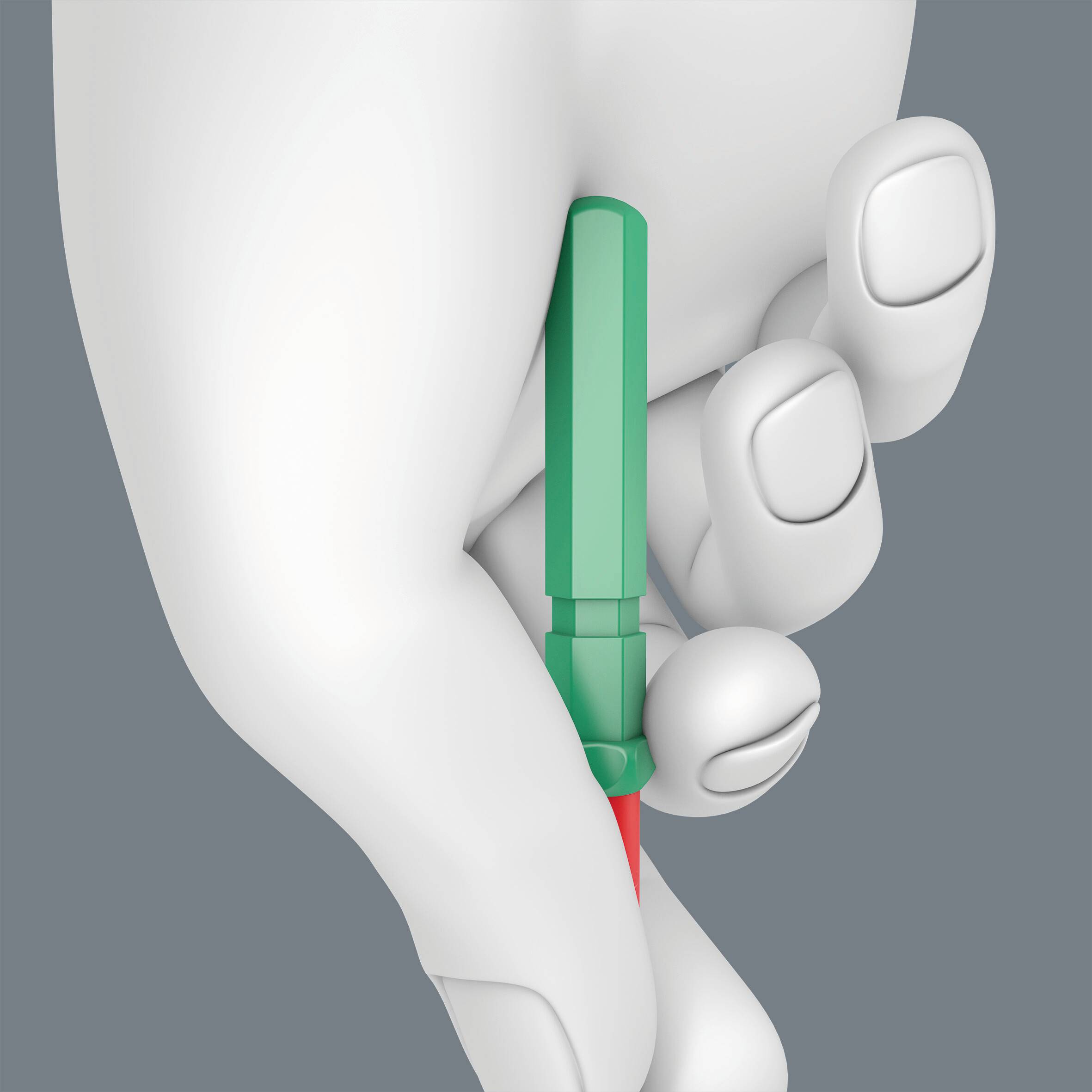 Eine Hand hält einen grünen Stift in einer Umklammerung, der deutet nach oben. Der Hintergrund ist grau.