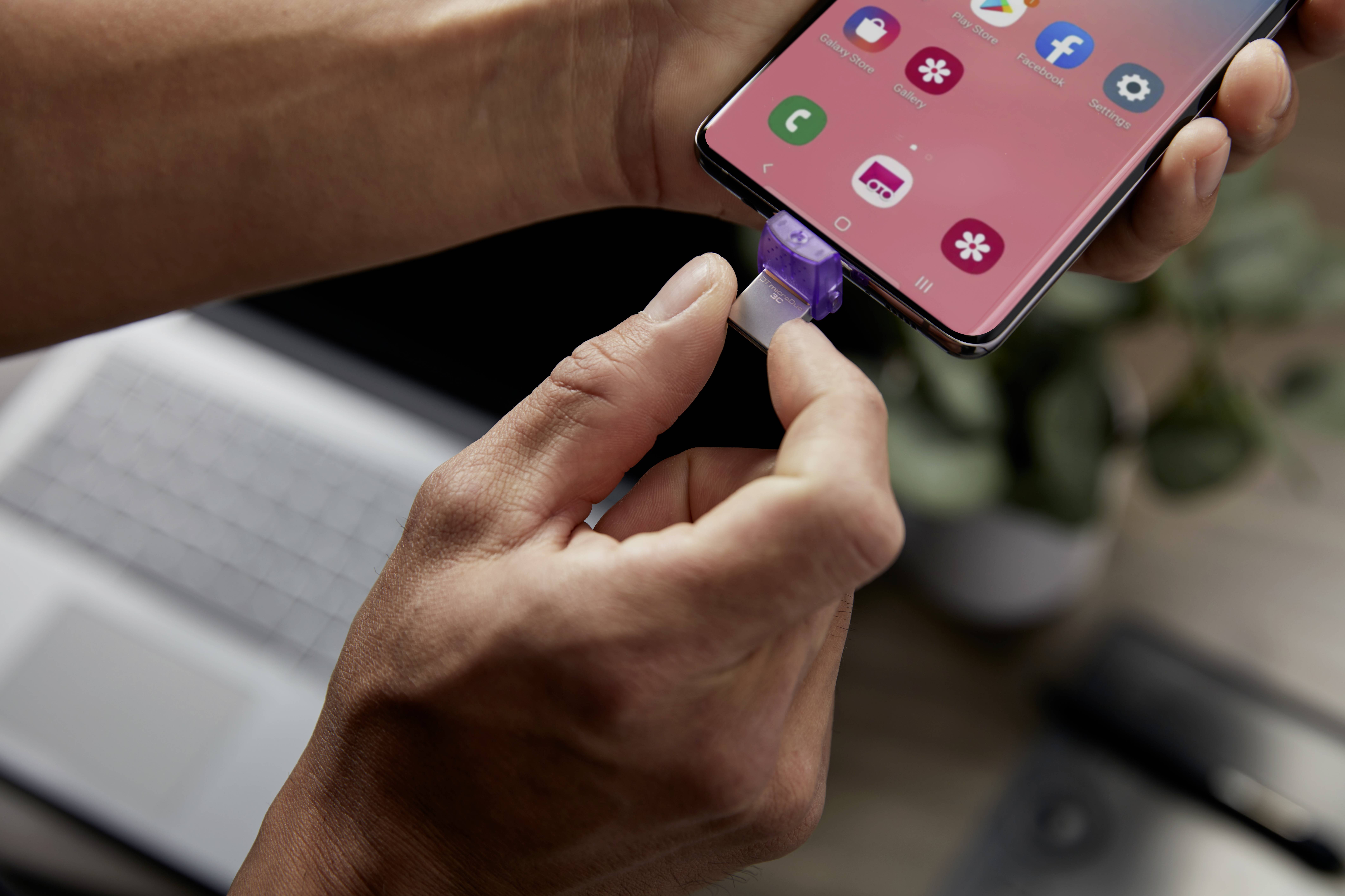 Kingston DataTraveler microDuo 3C USB-Stick Retail 64GB Edelstahl, Violett DTDUO3CG3/64GB USB-A (USB 3.2 Gen 1), USB-C®