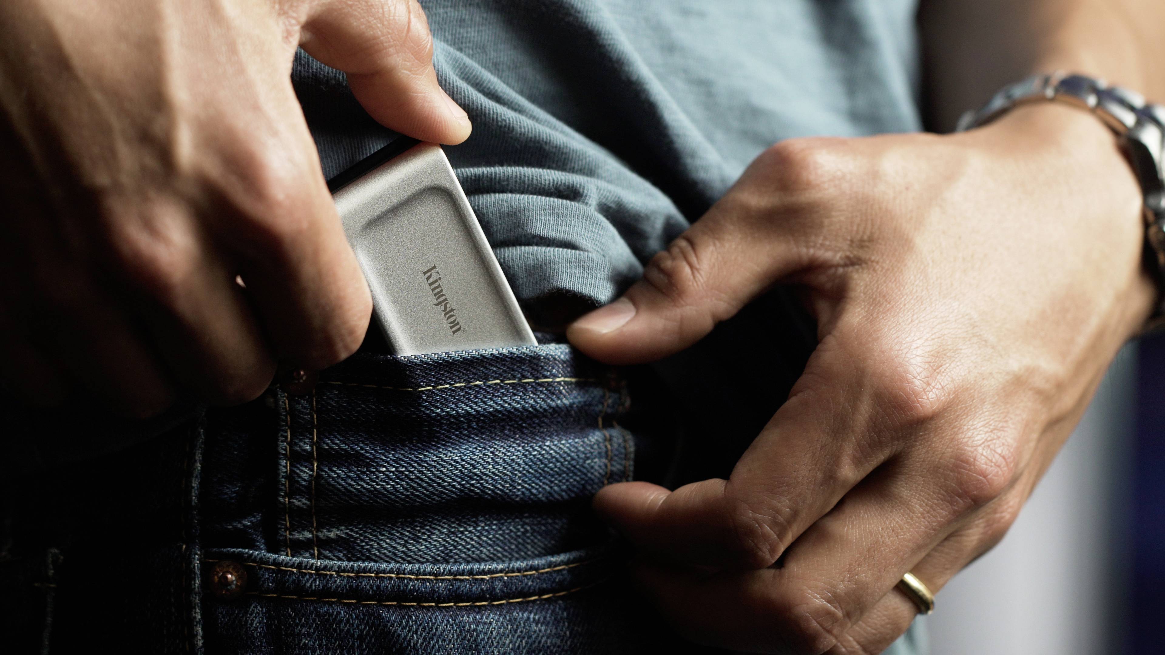 Kingston XS2000 4TB Externe SSD-Festplatte 6.35cm (2.5 Zoll) USB-C® Schwarz/Silber SXS2000/4000G