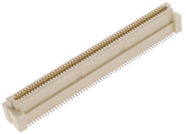 Ein weißer Elektrostecker mit mehreren winzigen Goldstiften, der zum Anschließen von Kabeln an elektronischen Geräten verwendet wird.