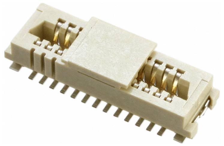 Ein beiger elektronischer Stecker mit mehreren Stiften, der für Leiterplattenschaltungen verwendet wird.